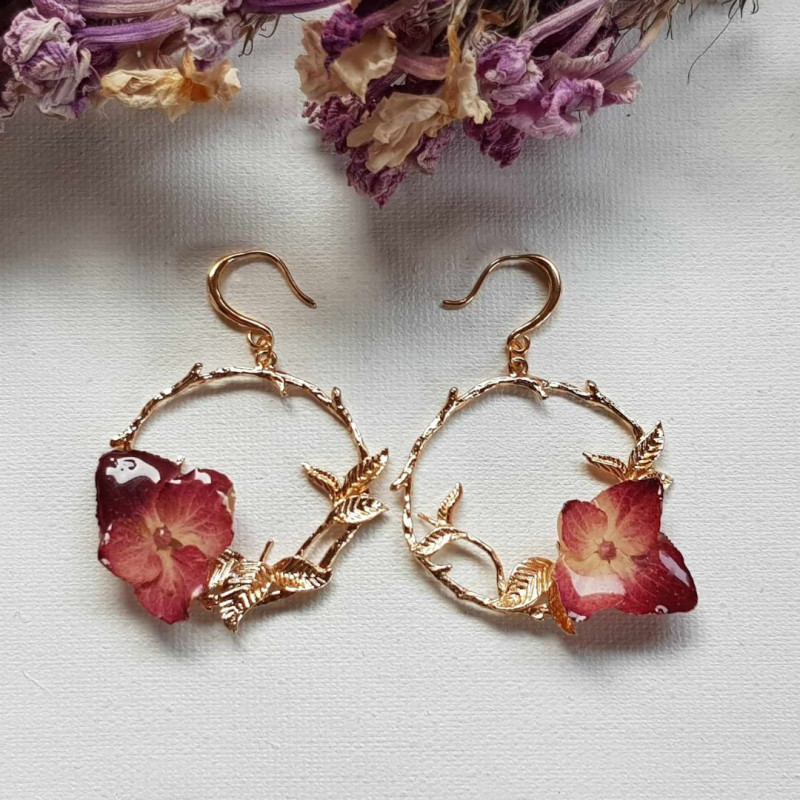 Yennis Mak - Real Flower Jewellery Artist